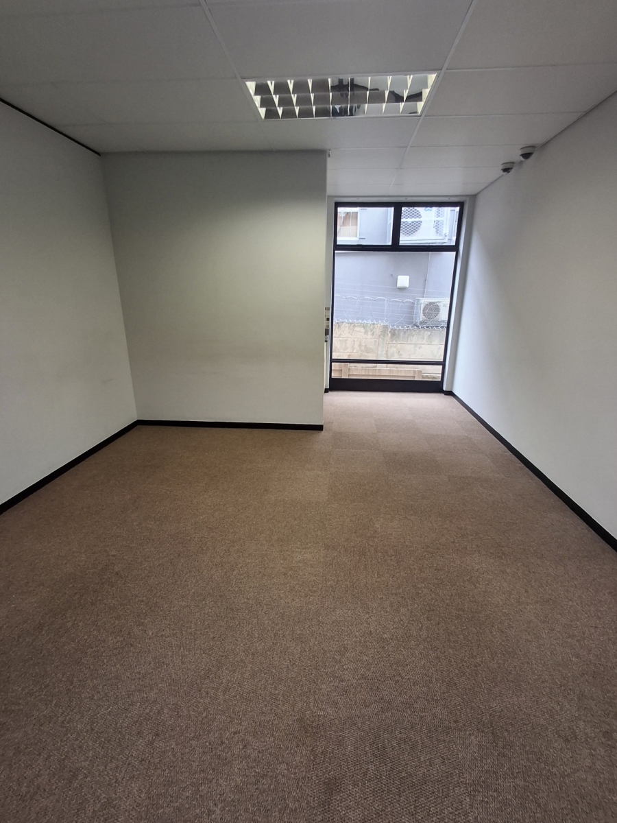 To Let Commercial Property for Rent in Vincent Eastern Cape